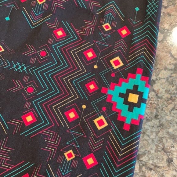 TC NWOT LuLaRoe Leggings AA42 5039 - Picture 2 of 3